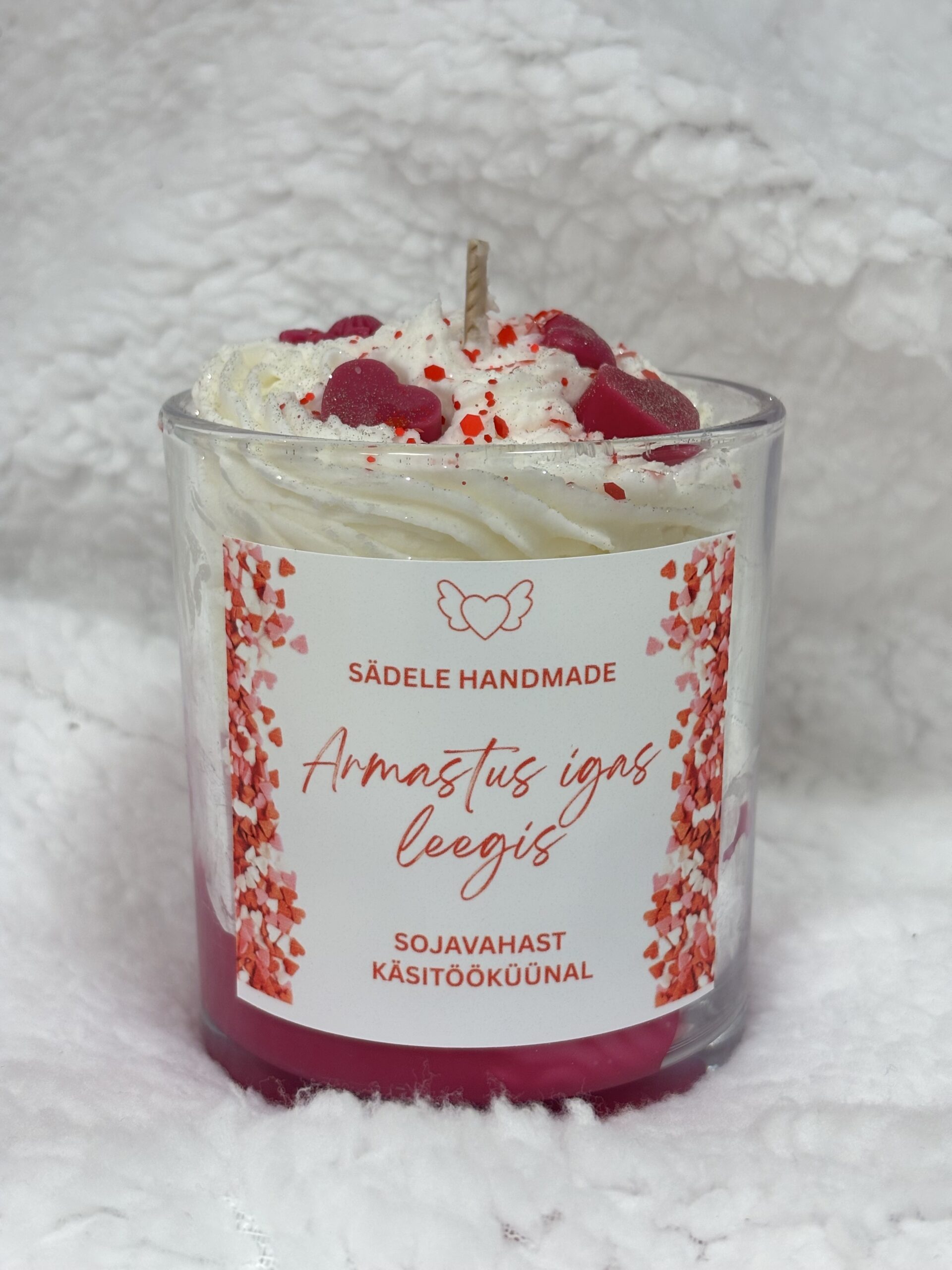 Sojavahast käsitööküünal roosade südametega "Armastus igas leegis"